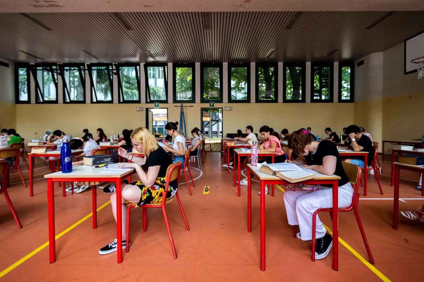 Itaalia õpilased matemaatika lõpueksamit tegemas, 21. juunil 2023. a.