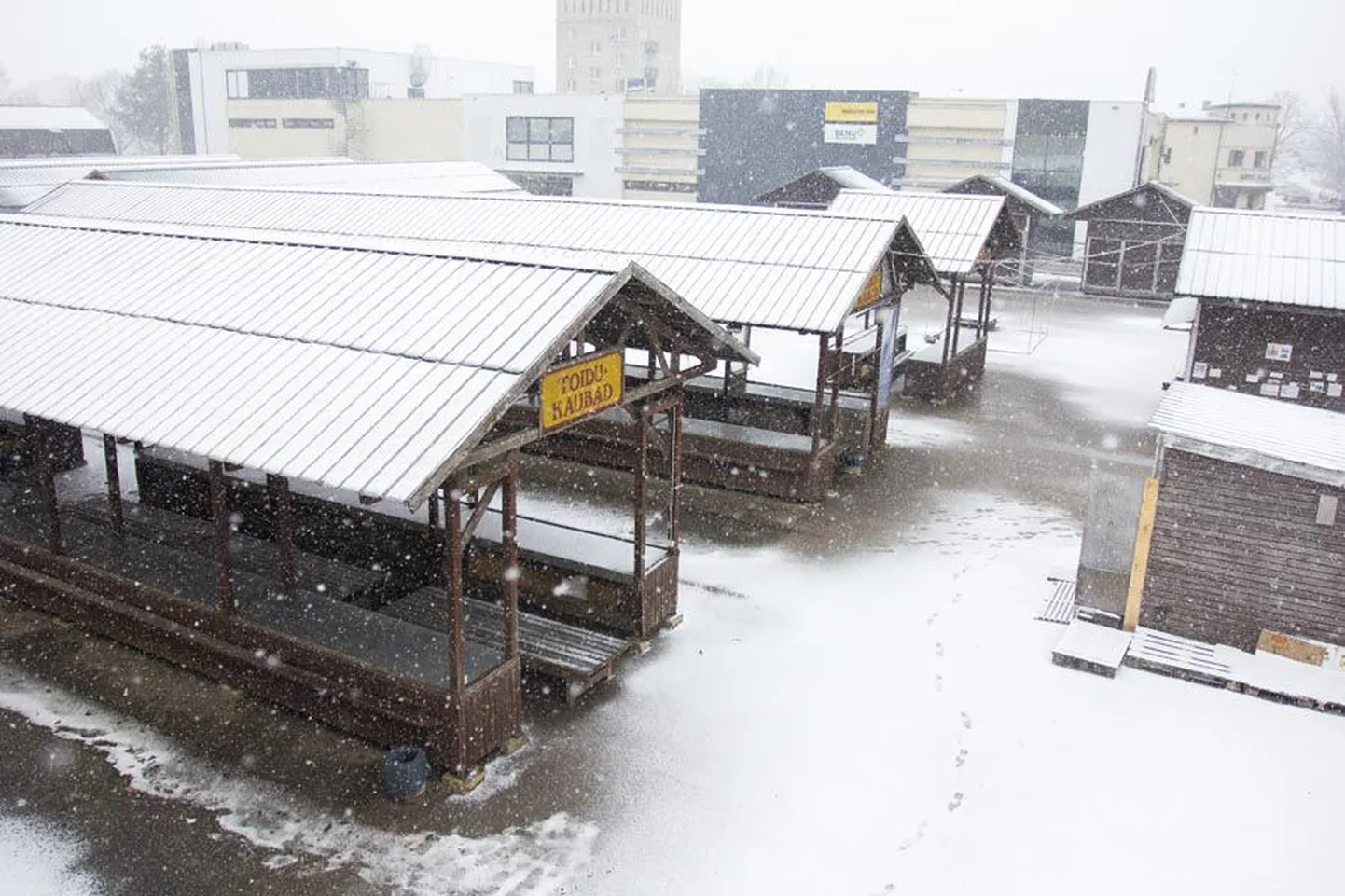 Viljandi turuplatsile soovitakse ehitada uued müügipaviljonid.