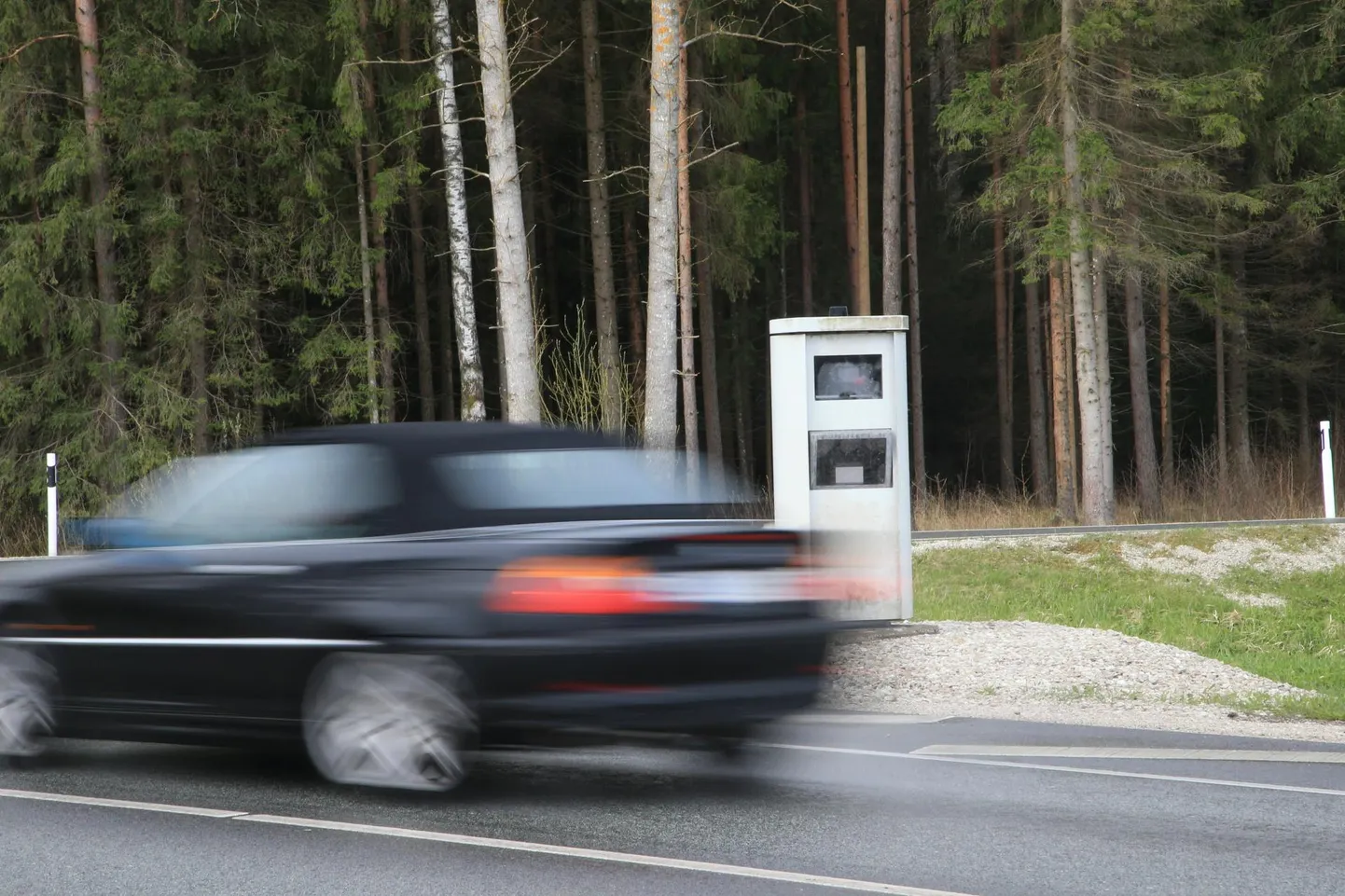 Puiatus ja Kosel seni sõidukiirust mõõtnud kiiruskaamerad tuuakse Pärnumaale.