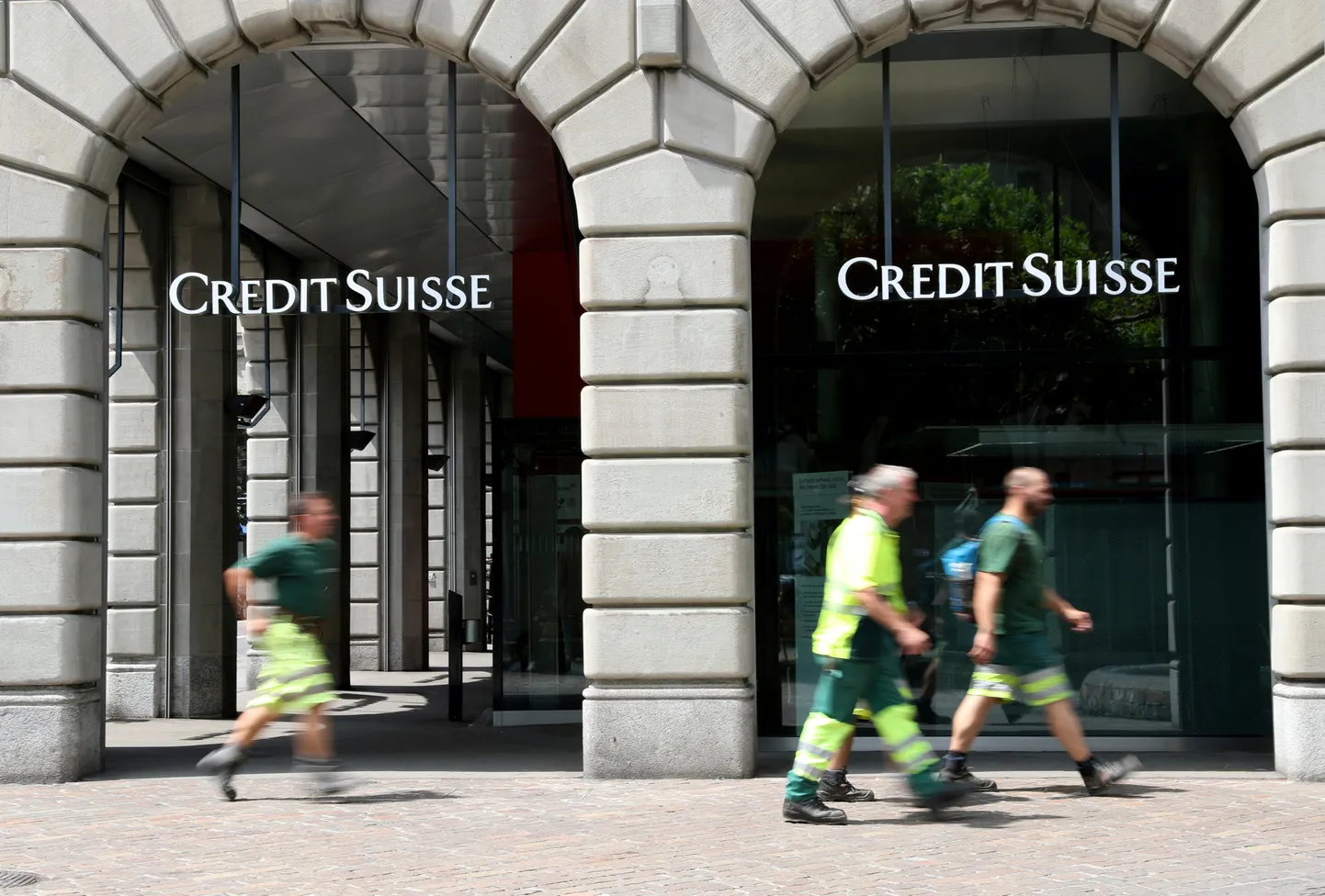 Credit Suisse on jälle rahahädas