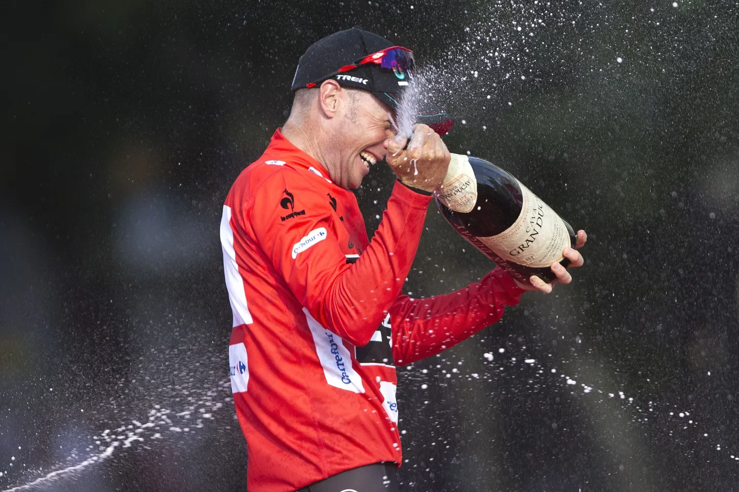 Christopher Horner tähistamas Vuelta üldvõitu.