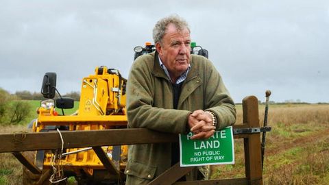 Fännid nõuavad Jeremy Clarksoni rüütliks löömist, telemehe vastus oli terav