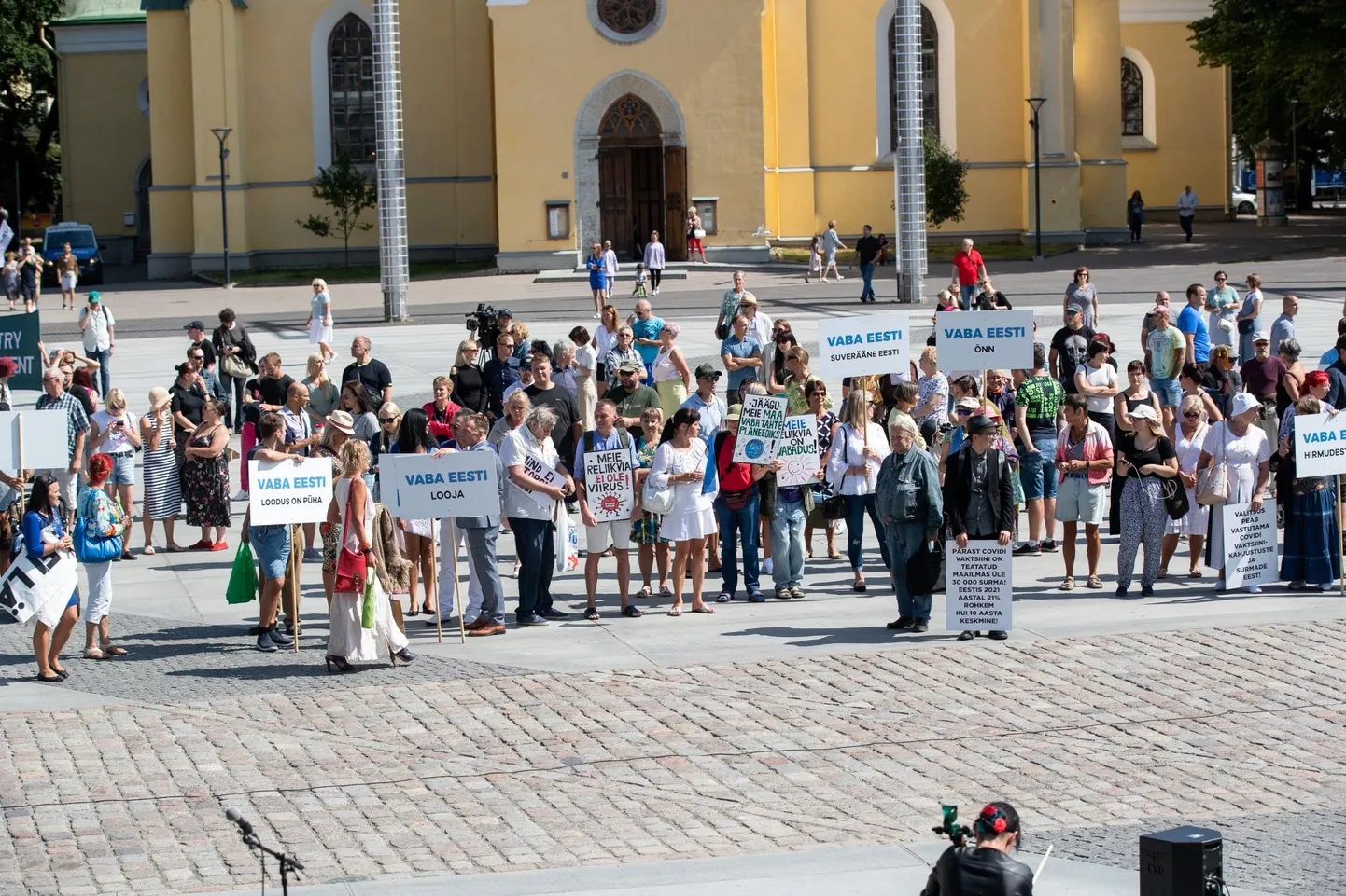 Vaktsiinivastaste meeleavaldus Vabaduse väljakul 24.07.2021