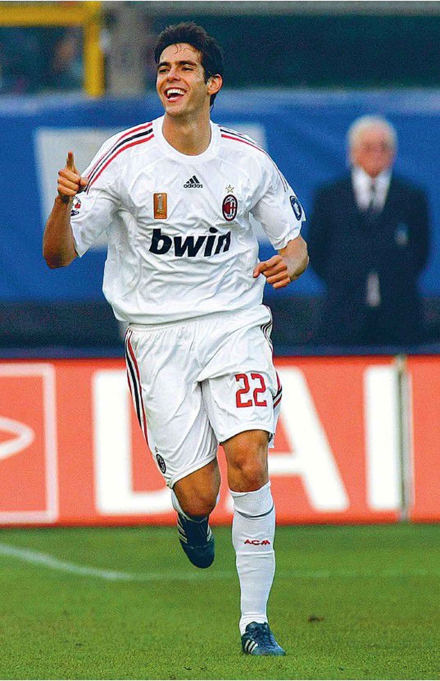 2007. aastal maailma parimaks jalgpalluriks valitud Kaká siirdub Madridi Reali.
