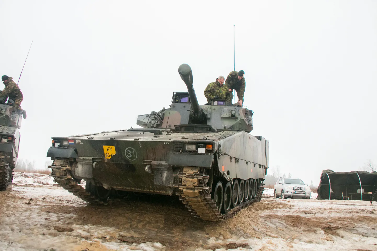 Lahingumasin CV90 kaitseväe keskpolügoonil.