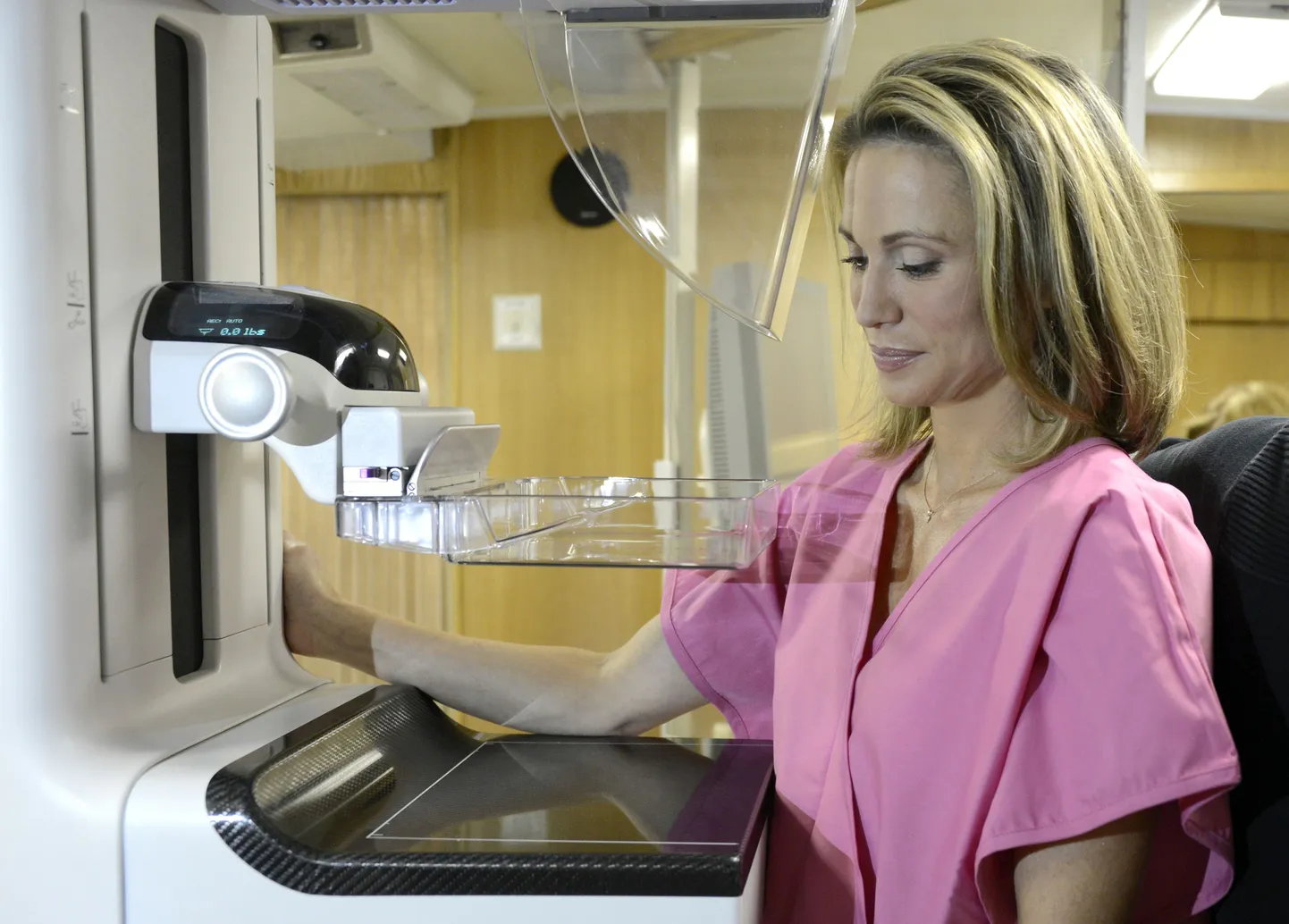 Amy Robach tegemas mammograafilist uuringut.