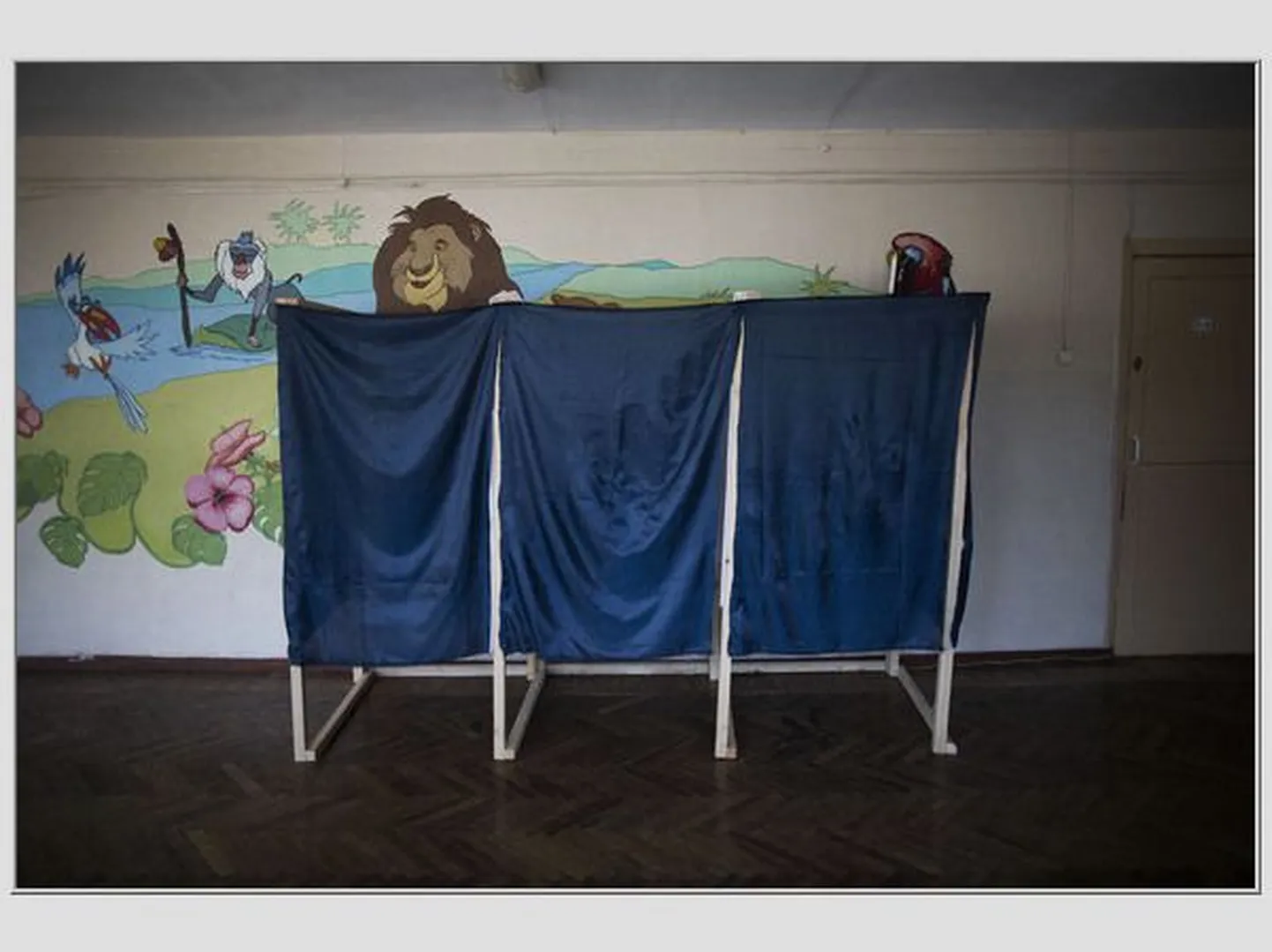 Referendumikabiinid Simferopolis.