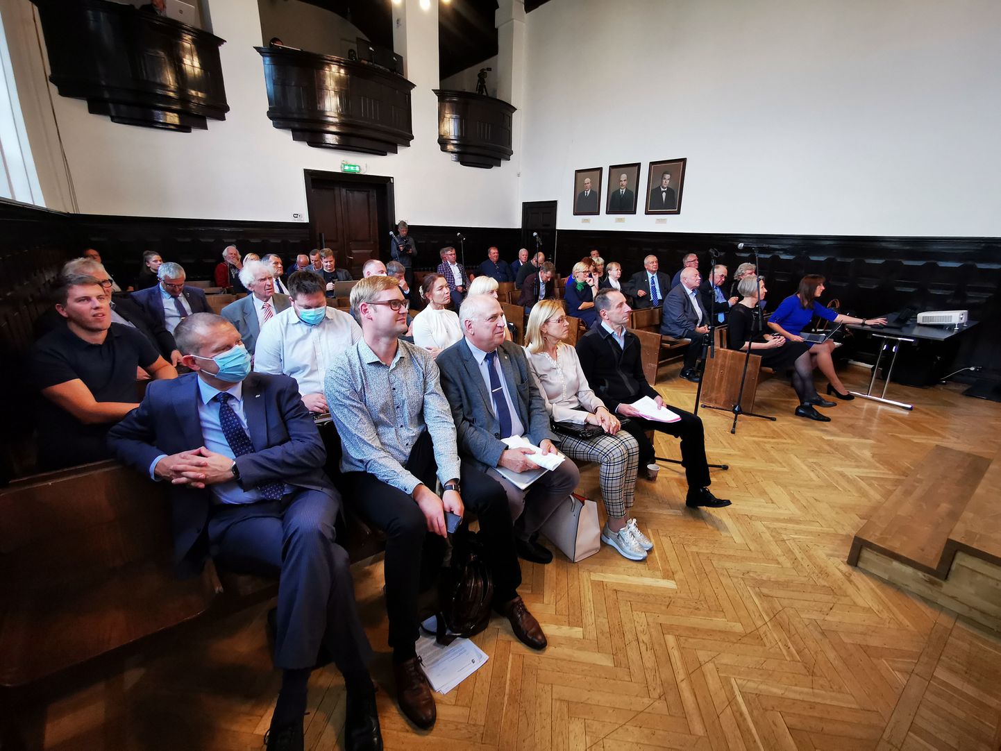 Pärnu Raekojas toimus pärast suvevaheaega esimene linnavolikogu istung.
