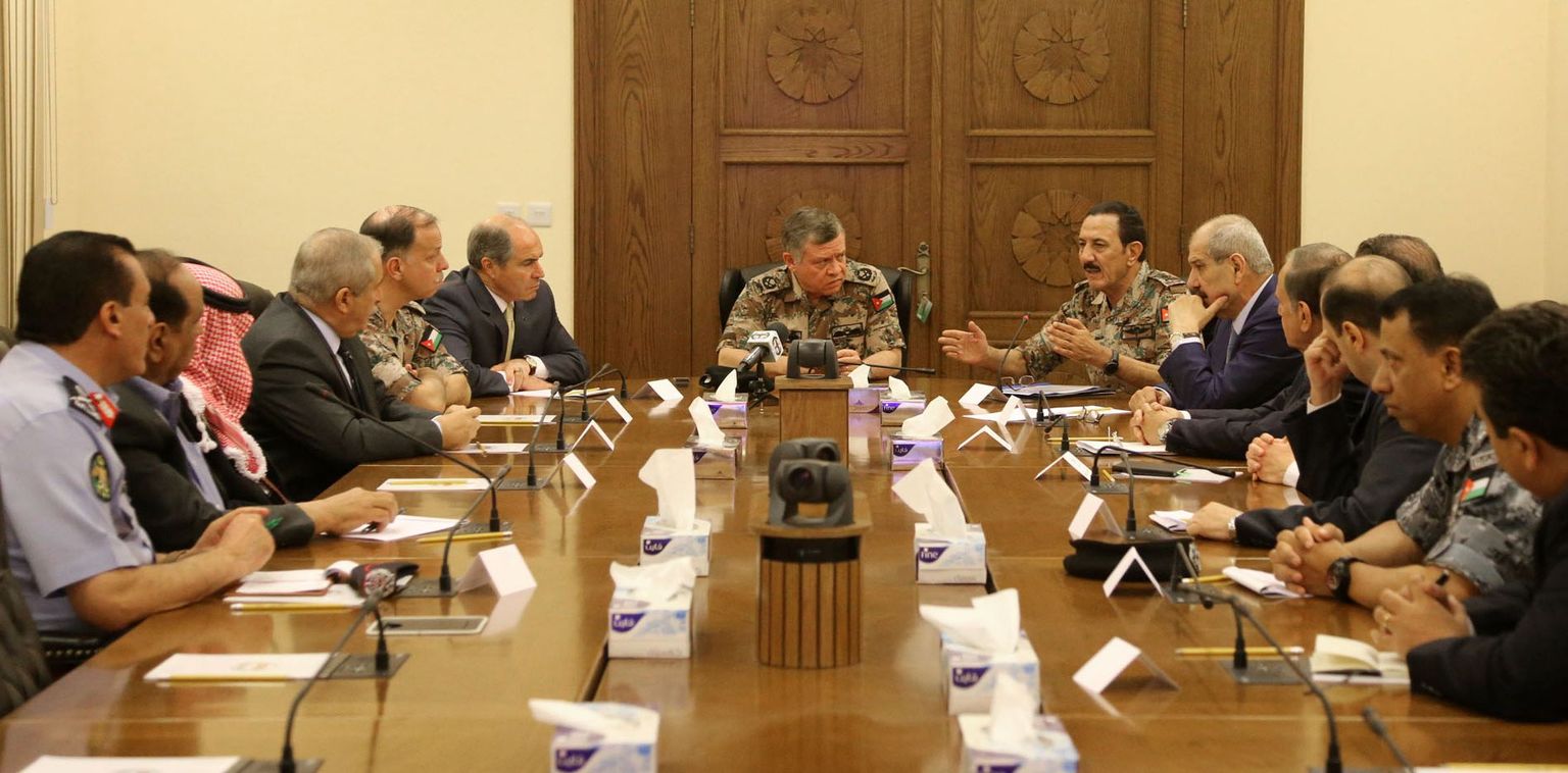 Kuningas Abdullah II korraldas pärast rünnakut erakorralise kohtumise armee ülemjuhatuse ja sõjaväenõunikega.