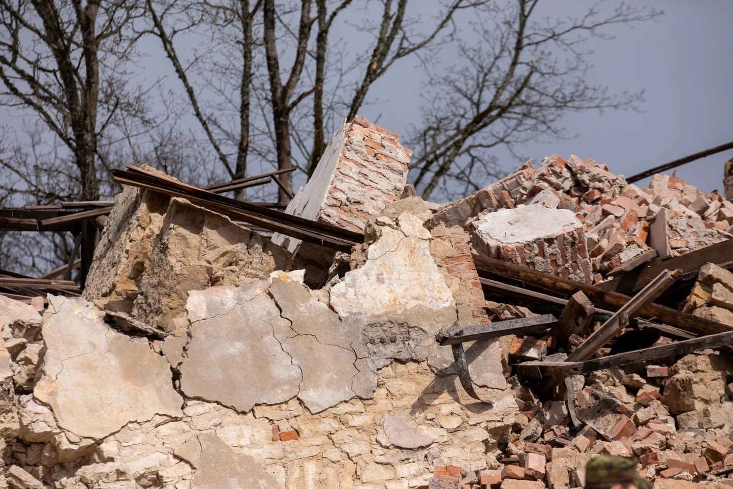 Tapa mõisahoone varistati 29. aprillil.