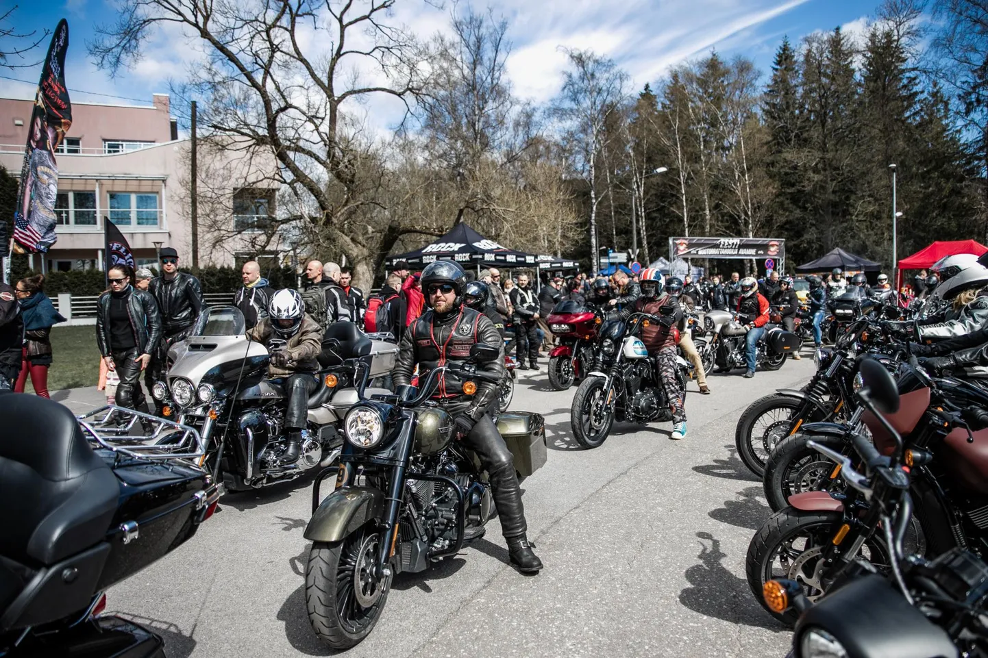 Motohooaja avamine toob Pärnusse paartuhat mürisevat kaherattalist.