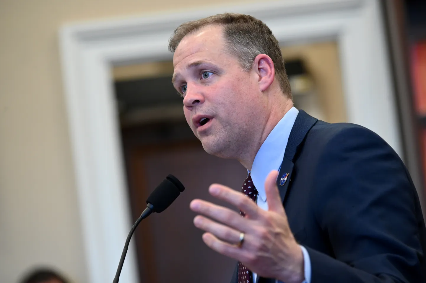 USA kosmoseagentuuri NASA direktor Jim Bridenstine 27. märtsil kongressi komitee ees tunnistusi andmas.