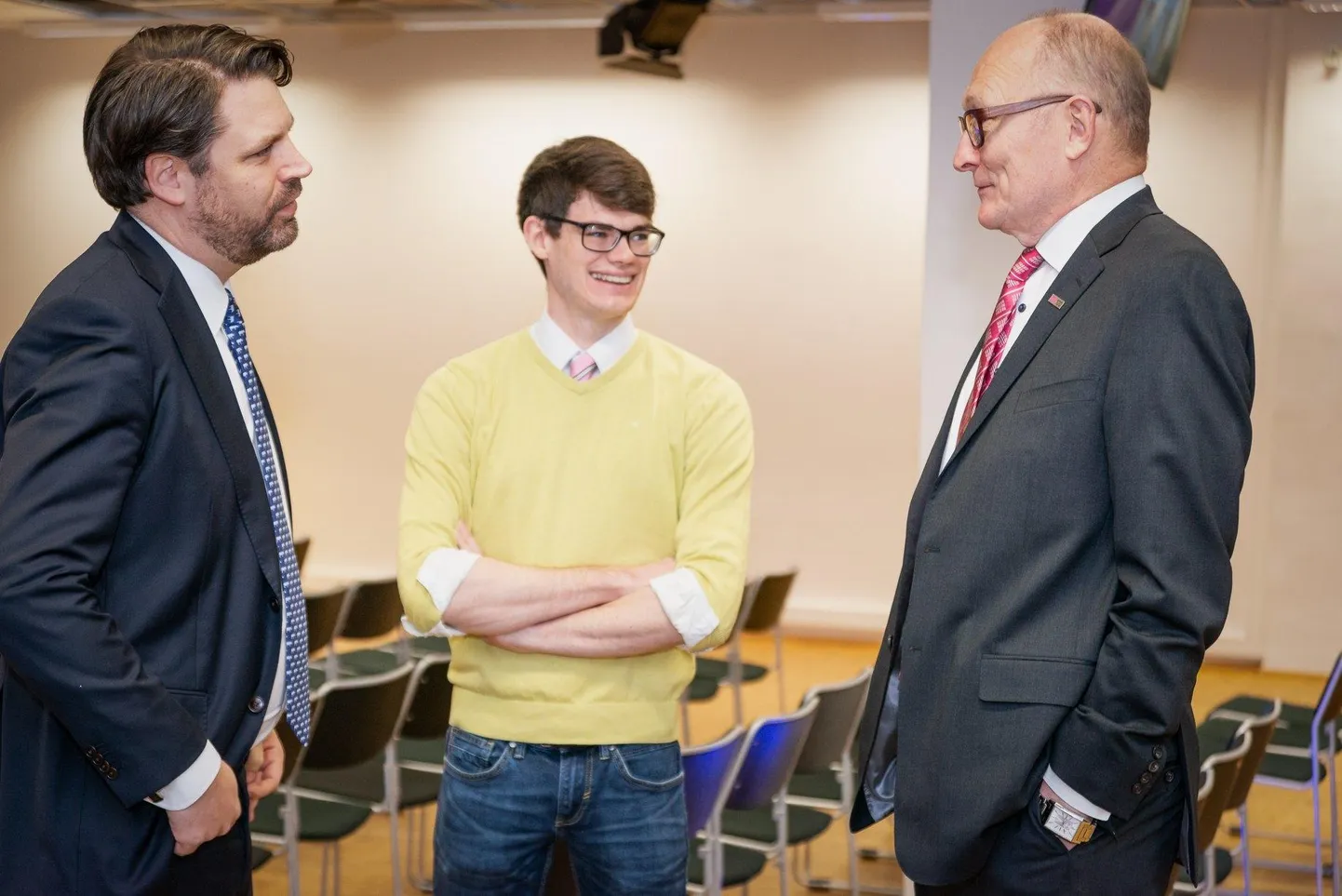 Professor Robert Krimmer, praegune vilepuhuja Keegan McBride ja TTÜ rektor Jaak Aaviksoo.