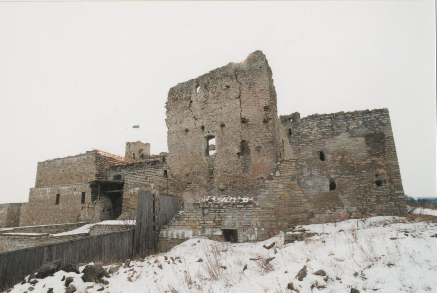 Rakvere linnus 1997. aasta talvel tehtud fotol.