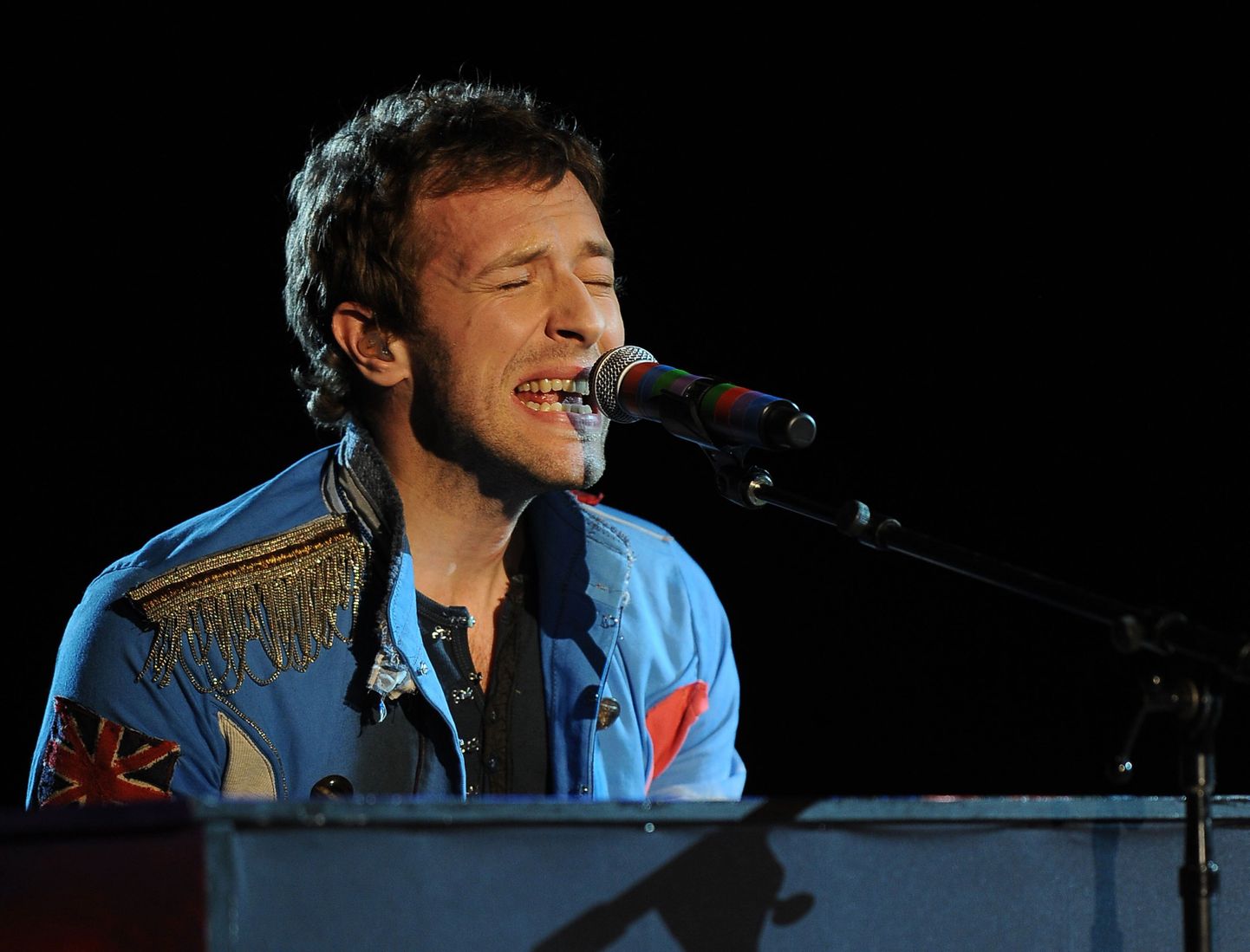 Chris Martin and his band Coldplay perform during the 51st annual Grammy awards held at the Staples Center in Los Angeles on February 8, 2009.       AFP PHOTO/Robyn BECK