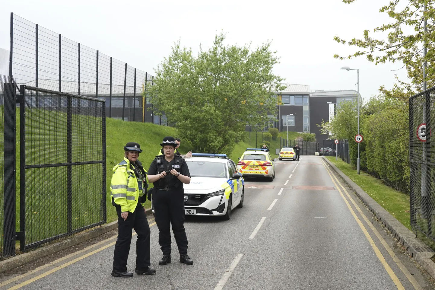 Politseinikud Inglismaal Sheffieldis Birley kogukonnakolledži juures.