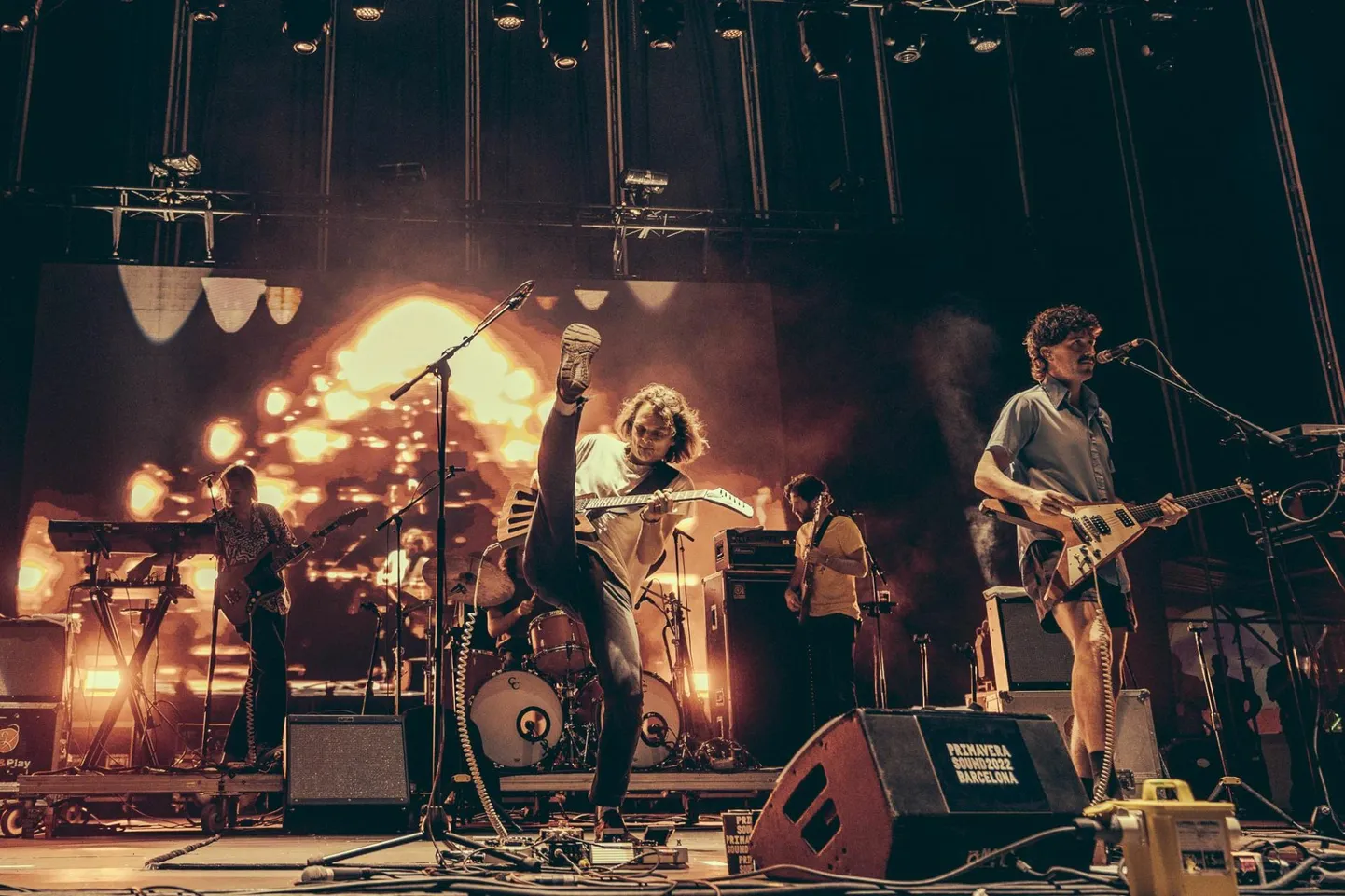 Kõige hullemaid laive andsid Primaveral Austraaliast pärit psühhedeelse rock’i kuningad King Gizzard and The Lizard Wizard, kelle keikka’t võib võrrelda pesumasinaga, mille sees inimestel puudub kontroll oma keha üle.