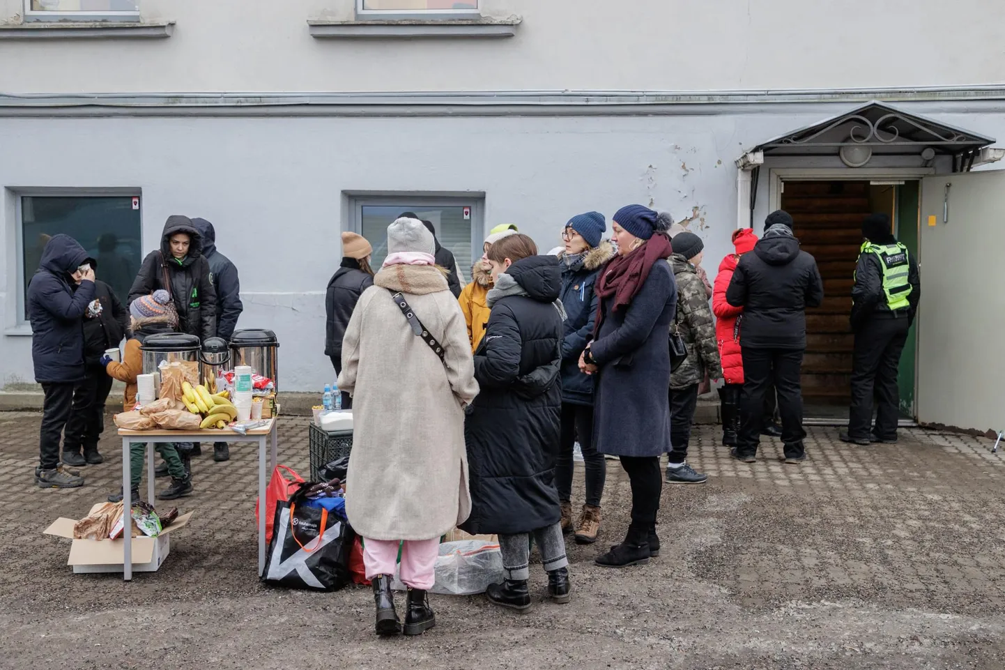 В основном от войны в Украине бегут женщины, дети и старики — самые слабые и незащищенные.