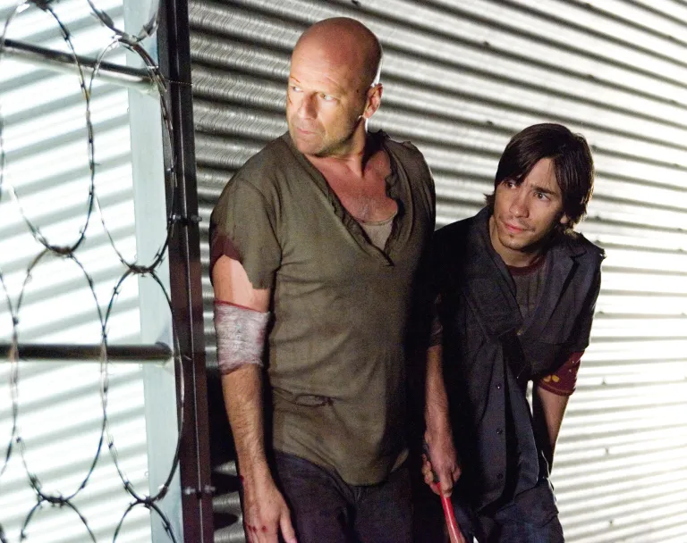 Kaader filmist «Visa hing 4». Pildil John McClane (Bruce Willis) ja Matt Farrell (Justin Long)