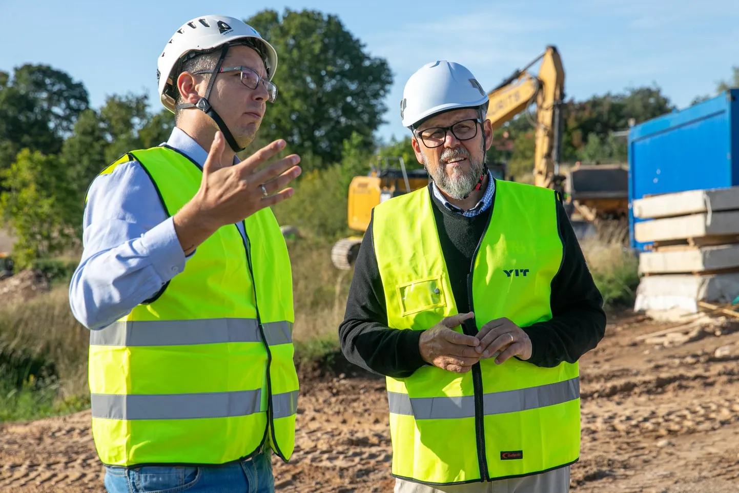 Bengt Ivansson (paremal) käis koos linnapea Marko Tormiga Rakverega tutvumas ja ideid ammutamas.