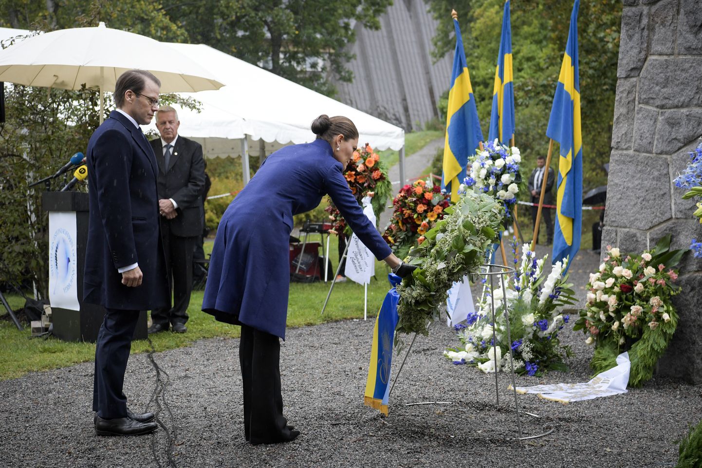 Rootsi kroonprintsess Victoria ja prints Daniel mälestamas täna Estonia praamlaeva õnnetuses hukkunuid.