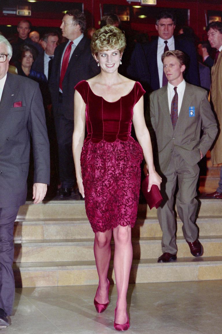 Printsess Diana kõrgetel kontsadel