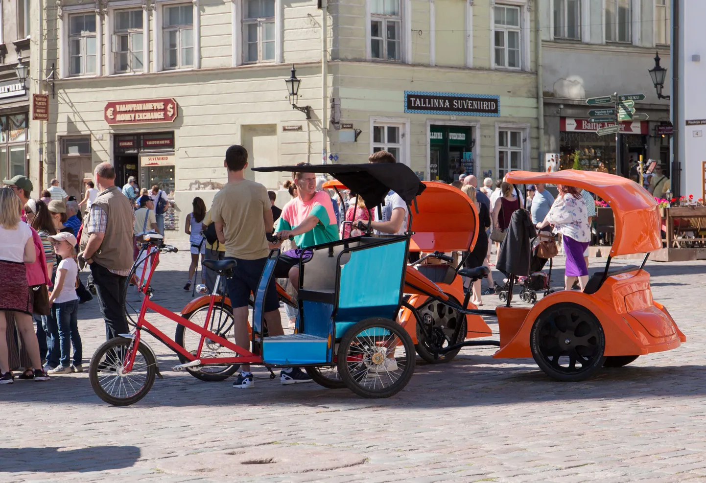 Velotaksod Raekoja platsil