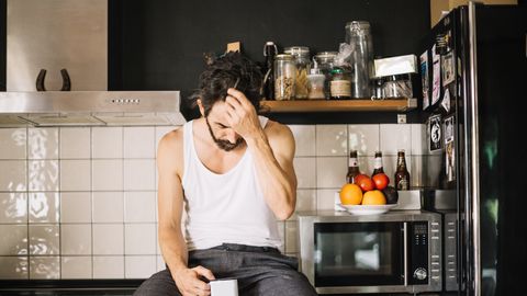 Psühhiaater selgitab, miks tekib pärast meeleolukat pidu «pohmakaärevus»?