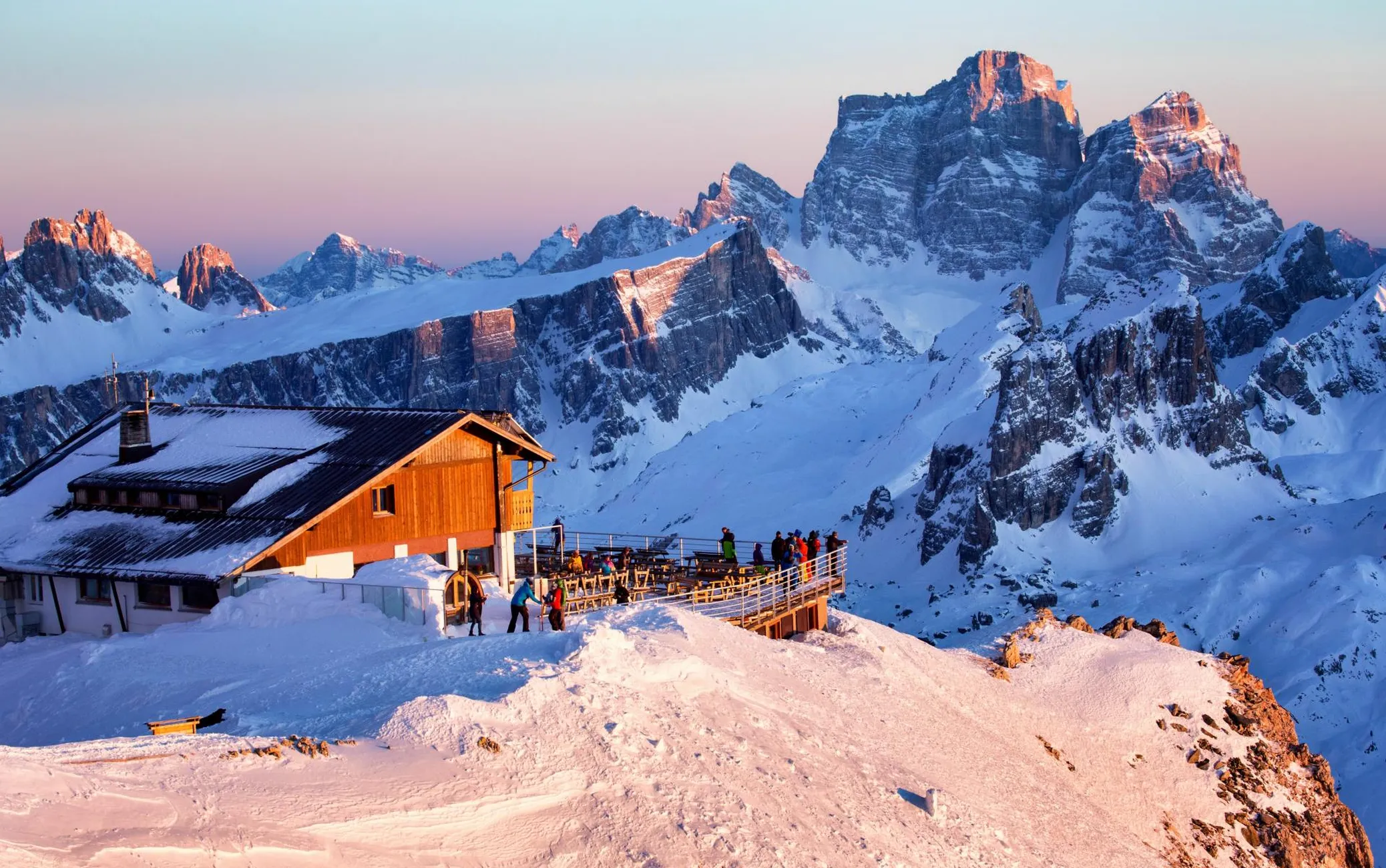 Cortina d’Ampezzo mägirestoranide suur edulugu algab 1939. aasta 5. veebruariga, mil oma esimese sõidu tegi Piemonte Printsi nime kandud suusalift. Täna kasutavadki paljud lifte suusatamise asemel ja lihtsalt mägirestoranidesse sõitmiseks.