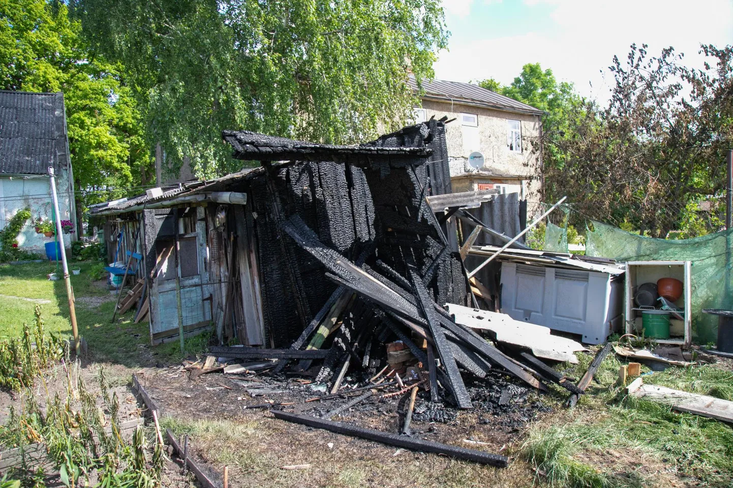 Pühapäeva õhtul Pärnu maanteel lahvatanud tulekahju kustutasid päästjad vähem kui tunniga.