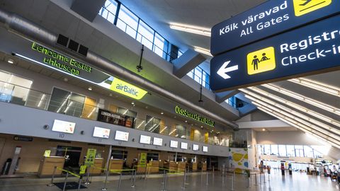 Пассажирке рейса из Милана вызвали скорую помощь прямо в Таллиннский аэропорт: попросили оставаться на местах, пока бригада не приедет, но...