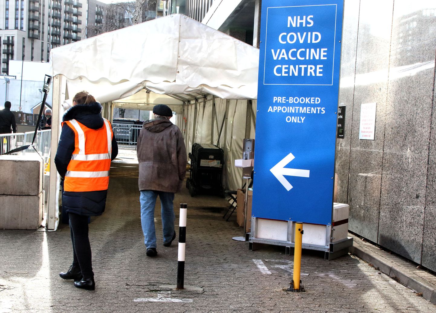 Vaktsineerimiskeskuse sissepääs Londonis.