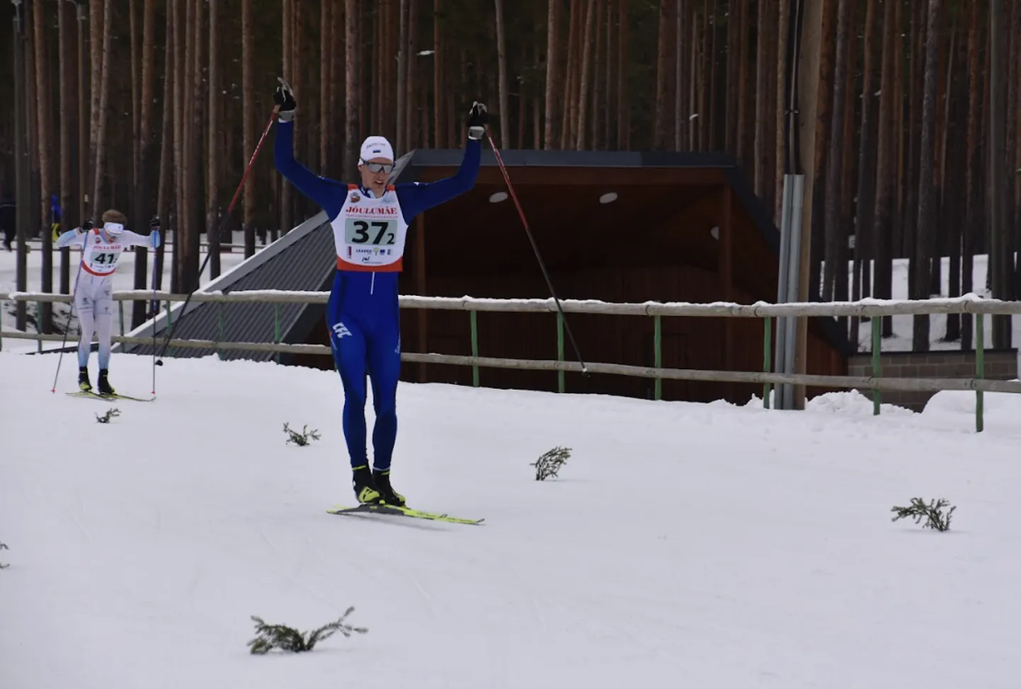 Henri Roos võidukalt finišis