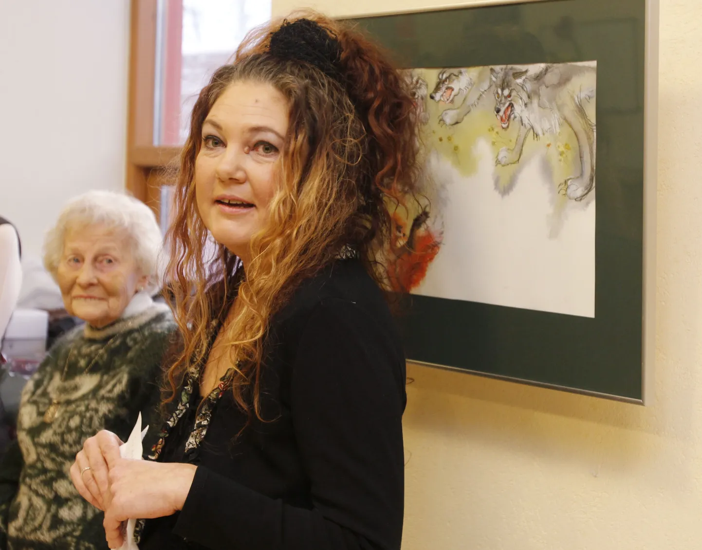 Raamatu illustratsioonide autor Kristina Reineller (paremalt) ja raamatu autori tütar Heli Susi.