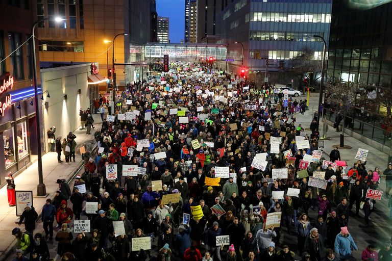 Protestijad eile USAs Minnesotas. Foto: ADAM BETTCHER/REUTERS/Scanpix