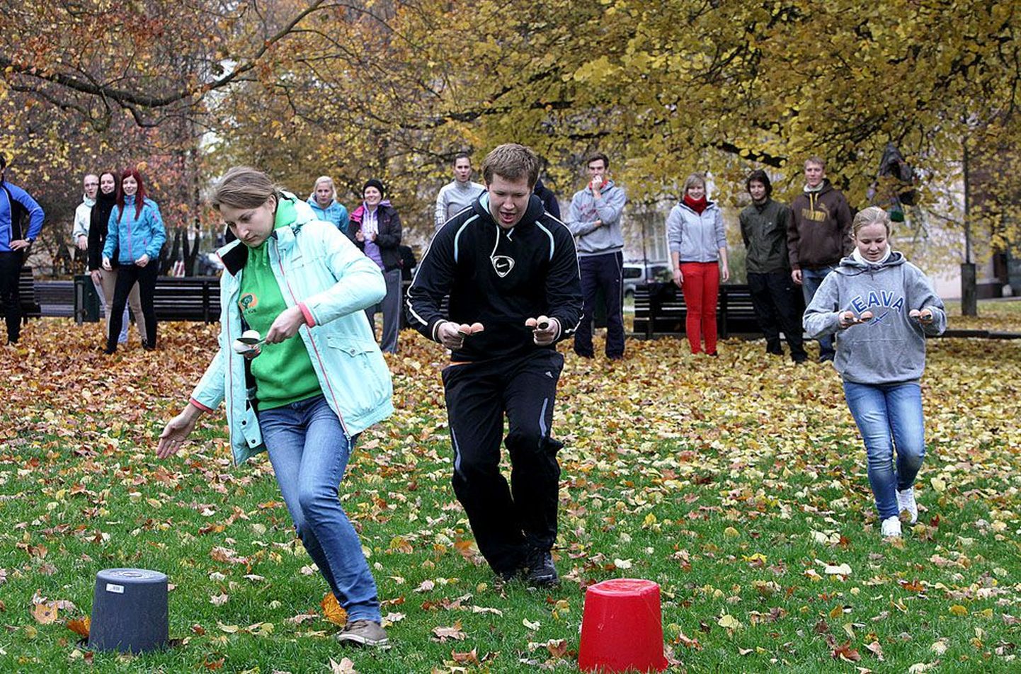 Tudengite sügispäevadel võtsid üliõpilased Pirogovi pargis üksteiselt mõõtu kartmatu tudengi viievõistluses.