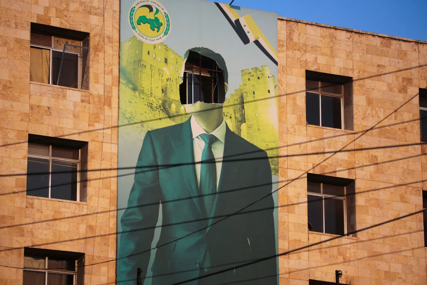 Süüria kukutatud diktaatori Bashar al-Assadi plakat Aleppos. Mässuliste võimule tulles asuti tema režiimi märke hävitama. 30. november 2024.