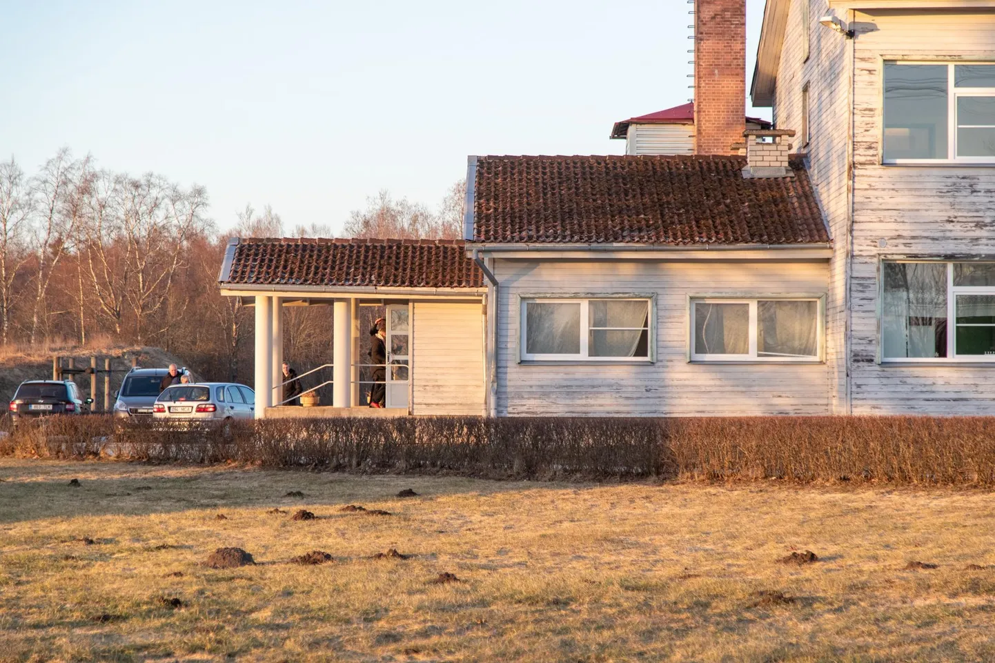 Leie endises koolihoones toimus eelmisel nädalal Viljandi valla esindajate ja murelike kohalike kohtumine. Kohalikud sooviksid lasteaiarühma jätkamist ning kogukonnamaja.