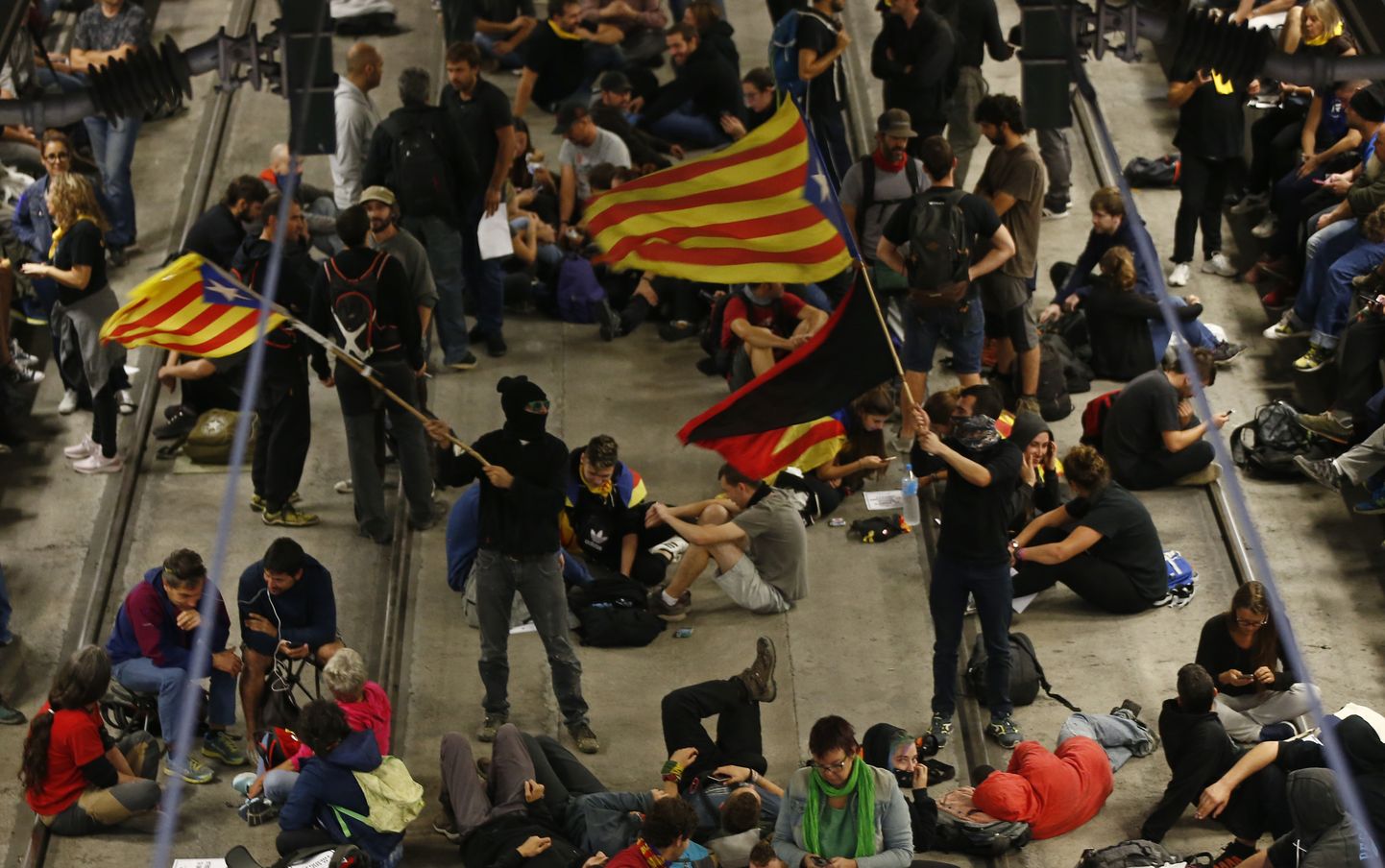 В Каталонии в годовщину референдума проходят акции протеста.