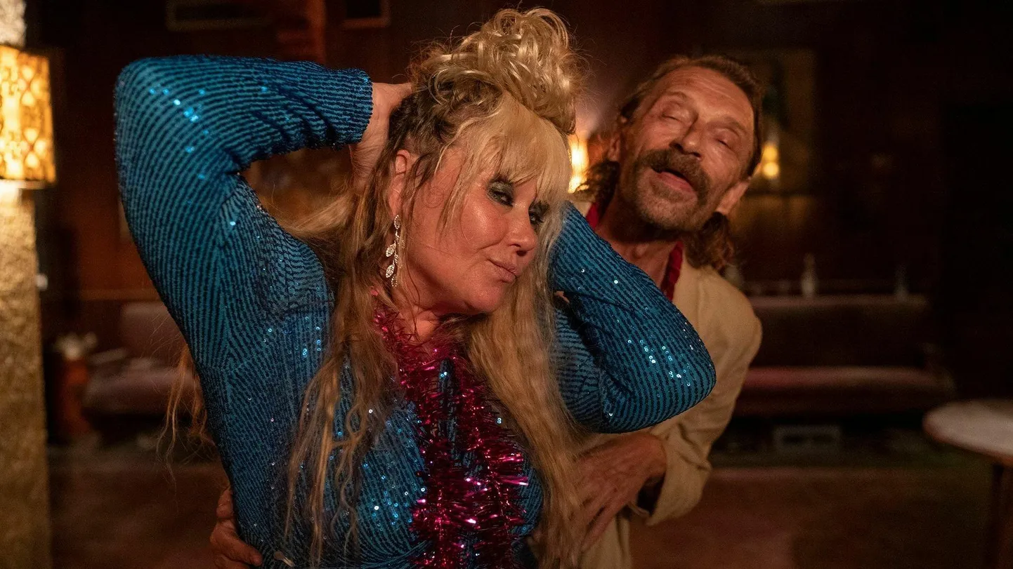Oi aegu ammuseid... Joodiknaine Marjaleena helgeimad hetked on mälestustes. Jukka-Pekka Valkeapää film «Suur noos».