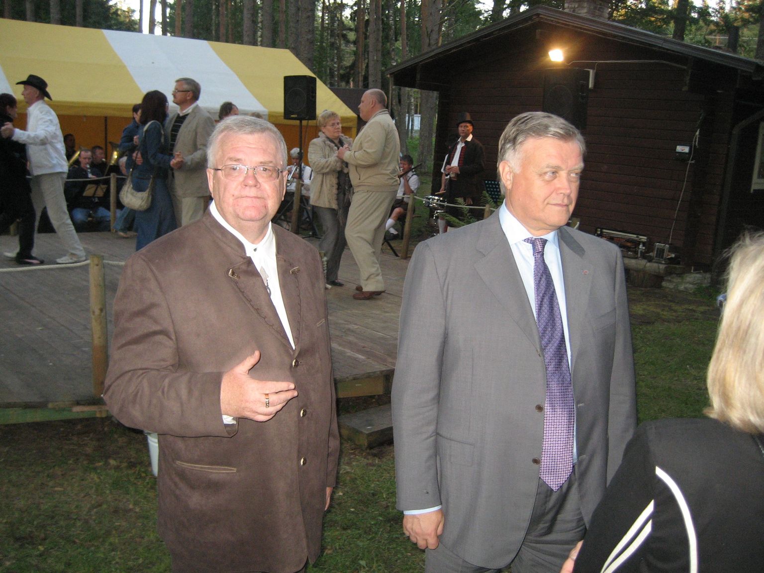 Peoperemees Edgar Savisaar ja Venemaa Raudtee president Vladimir Jakunin Hundisilmal.