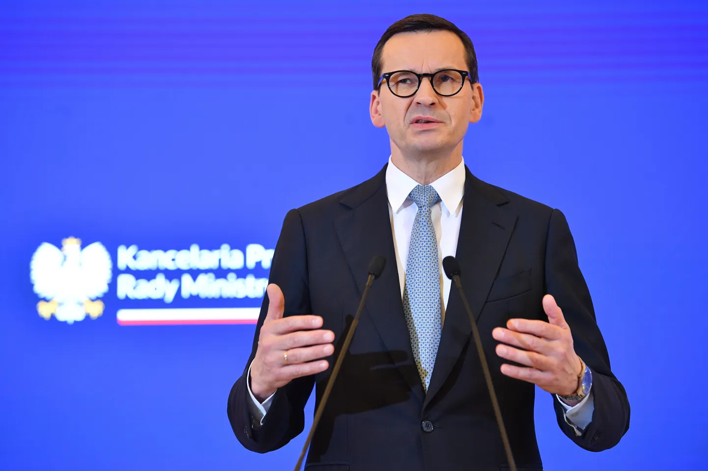 Poola peaminister Mateusz Morawiecki täna ajakirjanike ees.