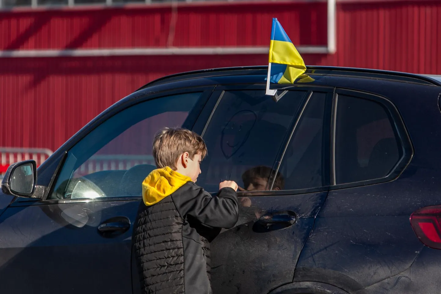 Suur osa sõjapõgenikest on lapsed. Pilt Ikla piiripunktist.