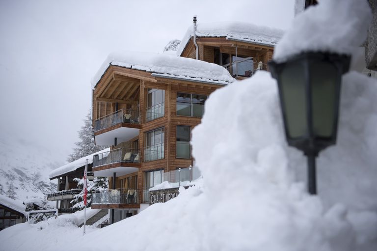 Šveitsi mäesuusakuurort Zermatt on teistkordselt lumevangis