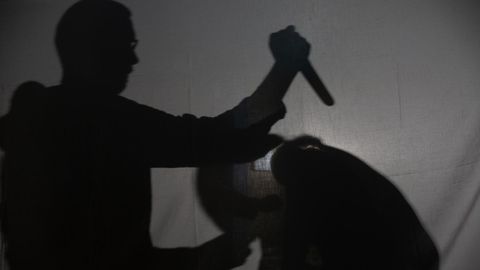 «Mina su siia ilma tõin ja mina viin su siit ka minema!» Ema tungis raseda tütre koju ning ähvardas vaibanoaga