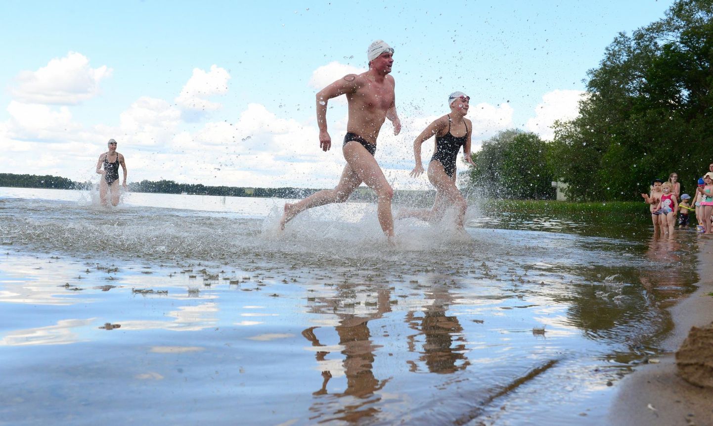Kaks suve tagasi peetud võistlusel ujus üle Saadjärve 51 naist-meest.