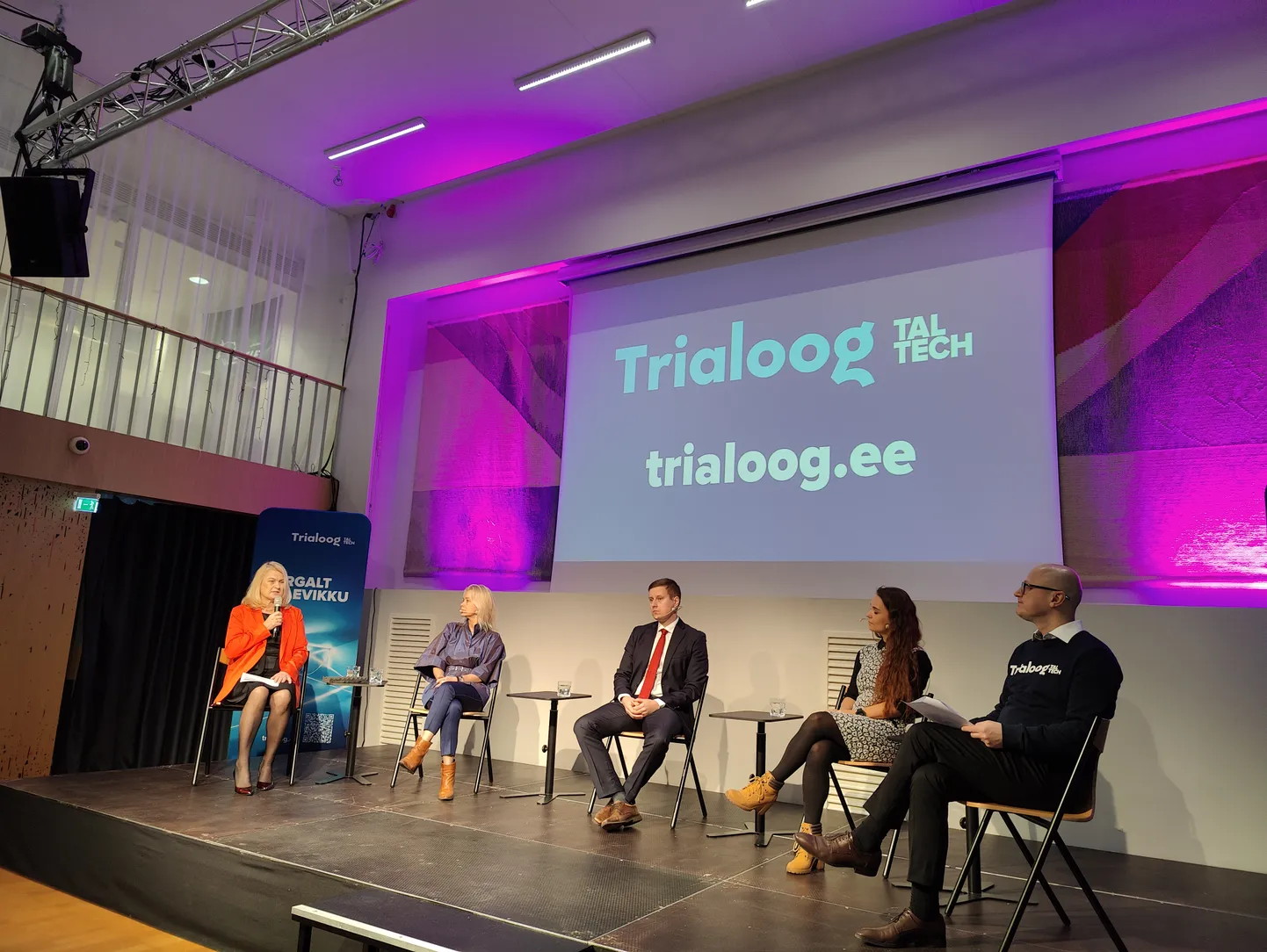 Vasakult: Merle Ojasoo (moderaator), Katrin Bats, Erkki Keldo, Eliis Salm, Silver Tambur (moderaator).