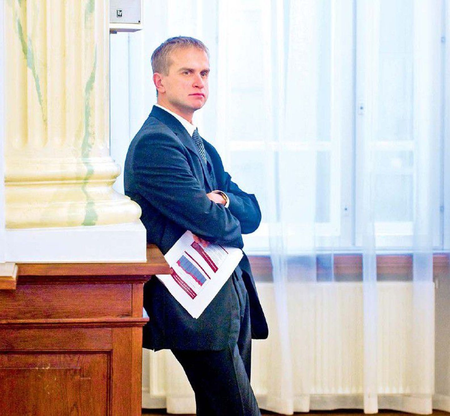 Enam kui 10 aastat Eesti Panga asepresident olnud Märten Ross pidi ameti maha panema panga nõukogu eelmise esimehe Jaan Männiku survel.