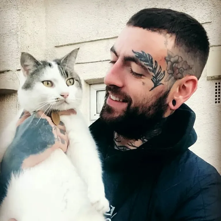 Bruno omanik Rudi süles