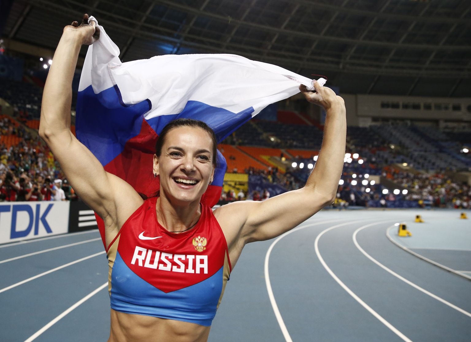 Venemaa endise teivashüppaja Jelena Isinbajeva sportlastee on lõppenud, kuid ainsa venelasena kuulub ta Rahvusvahlise olümpiakomitee (ROK) sportlaskomisjoni. Tema kaheksa-aastane ametiaeg kestab 2024. aastani ning selle aja jooksul võidakse venelased taas võistlusareenile lubada.